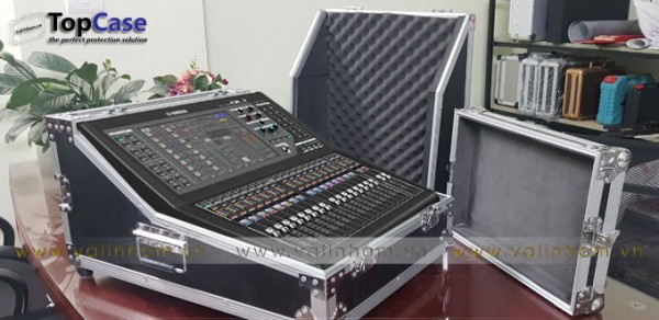 Case Mixer Yamaha  QL01
