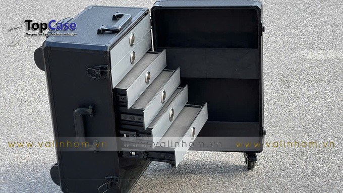 12644990749116983889