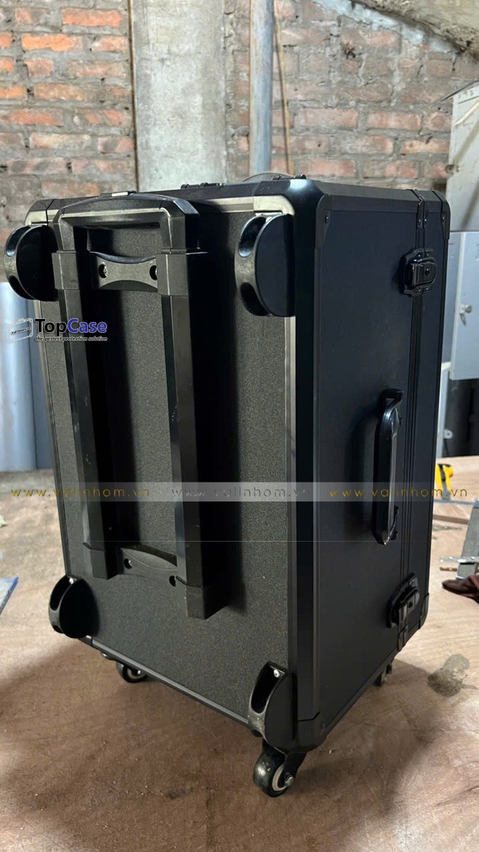 37140036638036560828